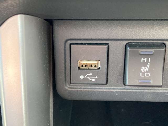 USB接続コネクタも装備されています♪