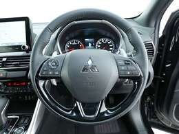 レーダークルーズコントロールがついています♪速度を設定すればアクセルを踏まなくてもスピードを保ってくれるので長距離運転も快適です♪