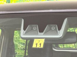 【スマートアシスト】走行中に前方の車両等を認識し、衝突しそうな時は警報とブレーキで衝突回避と被害軽減をアシスト。より安全にドライブをお楽しみいただけます。