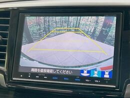 【バックカメラ】駐車時に後方がリアルタイム映像で確認できます。大型商業施設や立体駐車場での駐車時や、夜間のバック時に大活躍！運転スキルに関わらず、今や必須となった装備のひとつです！