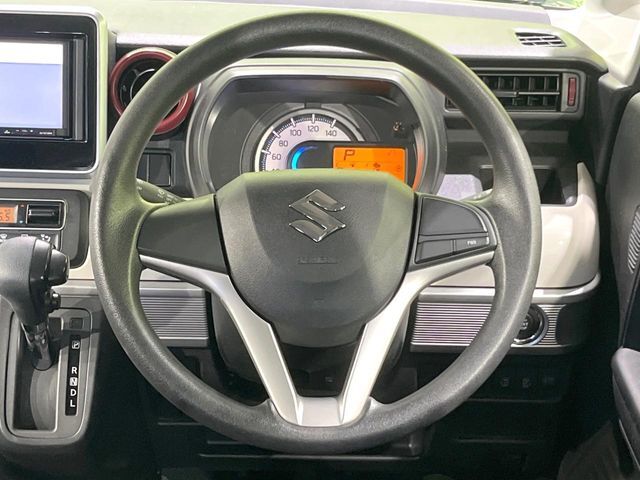 ステアリングも使用感が少なく、きれいな状態となっております♪