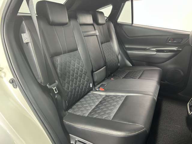 【2列目シート】店舗にて現車の確認も頂けますので、お電話で在庫のご確認の上是非ご来店くださいませ！！！ 後席モニター（フリップダウンモニター）の取付も可能です。