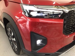 【LEDヘッドライト】ディスチャージヘッドライト（HID）と同等の明るさで、夜道や雨天走行が明るく視界良好！！　フォグライトも装備で、安心感さらにUPです♪安心ドライブを楽しんで下さい♪