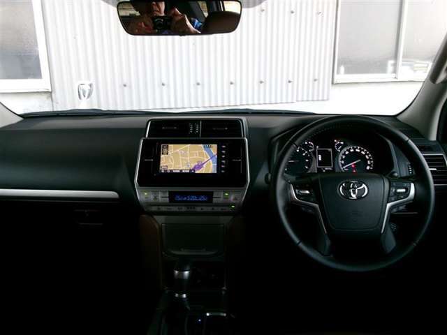 見通しのよいすっきりとした視界で、誰でも運転しやすいです。運転のしやすさは疲れにくさにも繋がりますよ♪