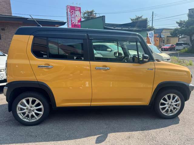 ●プライバシーガラス☆可視光線の透過を抑えて車内を見えにくくなってます☆近赤外線や紫外線を反射するほか、日光による温度の上昇も抑制することができるため、エアコンの冷却効果をアップする効果もあります☆