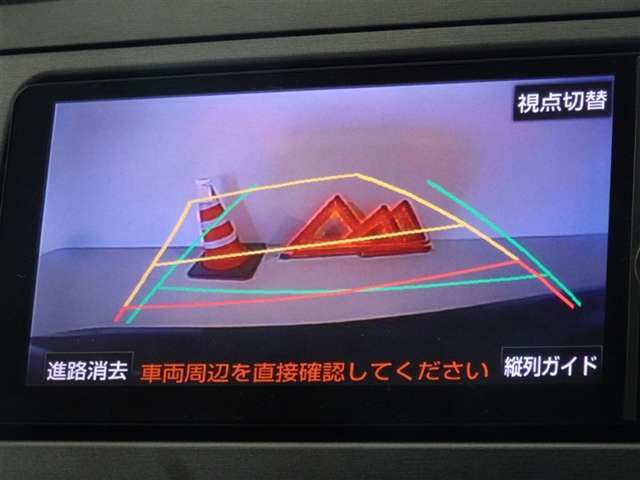 バックガイドモニターを装備、車庫入れも楽々です。