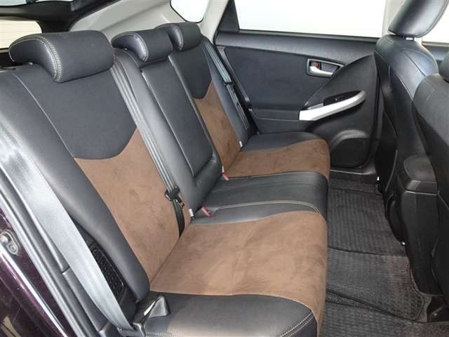 人の触れるシートは念入りに清掃、消臭を実施しております。