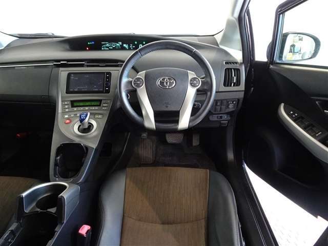 視界良好、操作しやすい運転席です。