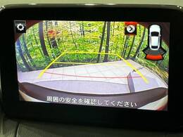 【バックカメラ】駐車時に後方がリアルタイム映像で確認できます。大型商業施設や立体駐車場での駐車時や、夜間のバック時に大活躍！運転スキルに関わらず、今や必須となった装備のひとつです！