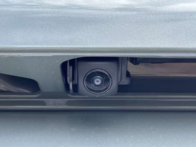☆お車についた傷やヘコミ、事故の修理もハヤシにお任せください。自社鈑金工場で修理ができますの安心です☆