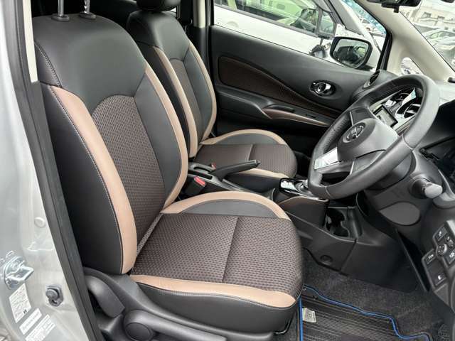 【ゆったりと運転してください】足元空間も広く、スムーズに乗り降りもいただけます♪