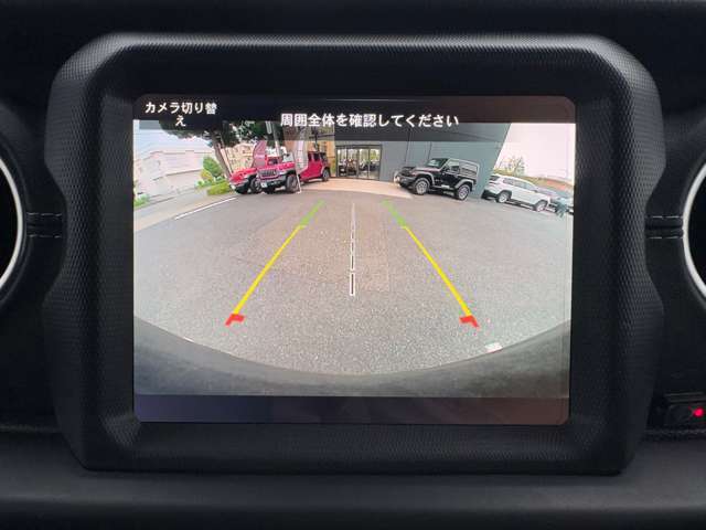 ガイドライン付きバックカメラ標準装備。