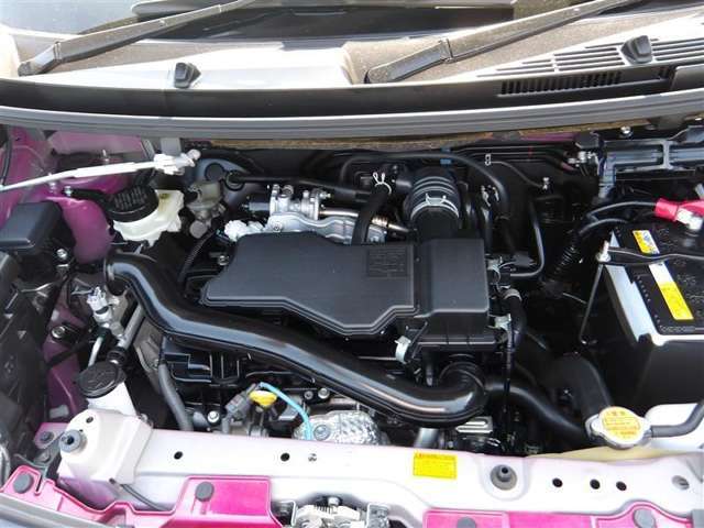 キレイなエンジンル-ム♪　油汚れを専用洗剤で落とし、高圧水で洗浄＆樹脂部分は、艶出し剤で磨き上げました☆☆☆ピカピカ、キレイ☆☆☆