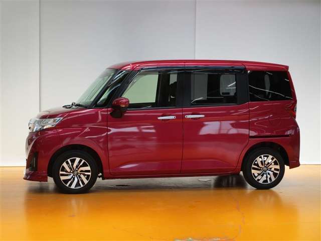 ●街に暮しに、とけこむ大きさ●　街中での駐車も楽にこなせるコンパクトボディ♪それでいて5人乗っても余裕ある室内空間だから、スッと気軽に出かけられます☆