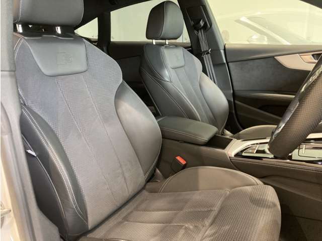適度な硬さで長時間の運転でも疲れにくいシート設計です。