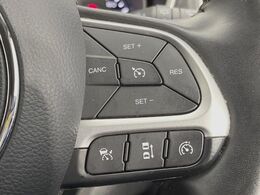 ●レーダークルーズコントロール：前の車との車間距離を一定にとりつつ、一定速度で自動走行してくれる次世代のクルーズコントロール！主に高速道路や自動車専用道路で使用する便利な機能です！