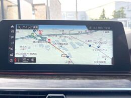 ●純正ナビ:一体感のあるナビは、高級感ある車内を演出してくれます。オーディオ機能も充実しておりますので、運転もより楽しめます♪