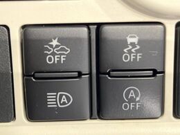【スマートアシスト】走行中に前方の車両等を認識し、衝突しそうな時は警報とブレーキで衝突回避と被害軽減をアシスト。より安全にドライブをお楽しみいただけます。