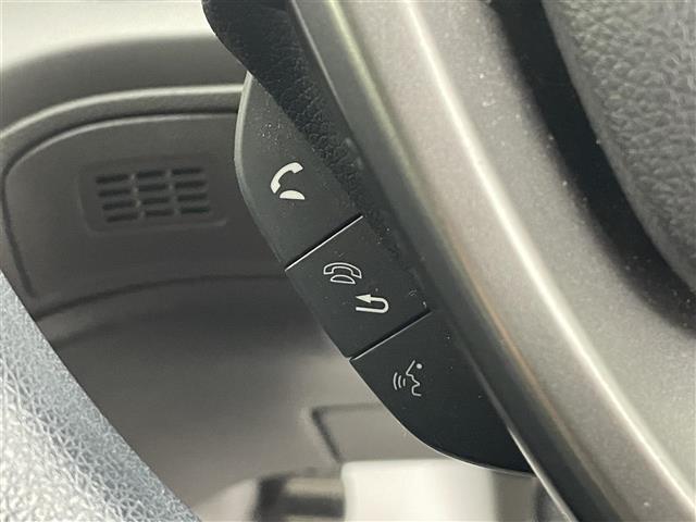 【ETC】有料道路を利用する際に料金所で停止することなく通過できる、ETC車載器（ノンストップ自動料金収受システム機器）が装備されています。セットアップを行うことで利用可能になります。