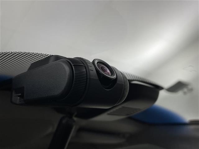 【ドライブレコーダー】映像・音声などの運転中の記録を残します。事故などを起こした起こされた時の証拠になりえますので、もしも時でも安心ですね。