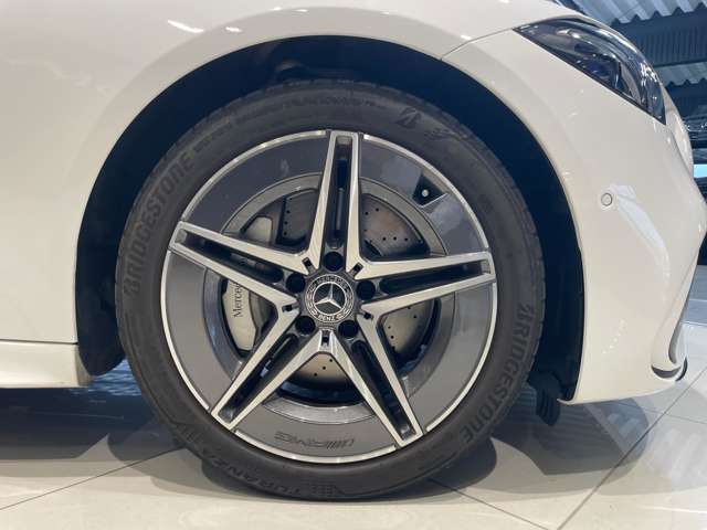 車両は屋内展示しておりますので天候に関係なくごゆっくりコンディションご確認頂けます。車両を倉庫へ保管している場合が御座いますのでご来店前に在庫確認頂けると幸いです。TEL072-784-8800