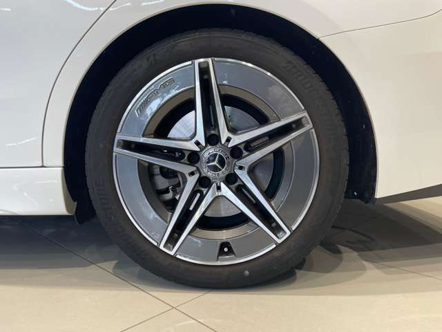 車両は屋内展示しておりますので天候に関係なくごゆっくりコンディションご確認頂けます。車両を倉庫へ保管している場合が御座いますのでご来店前に在庫確認頂けると幸いです。TEL072-784-8800