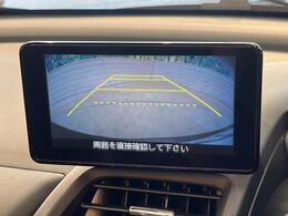 【バックカメラ】駐車時に後方がリアルタイム映像で確認できます。大型商業施設や立体駐車場での駐車時や、夜間のバック時に大活躍！運転スキルに関わらず、今や必須となった装備のひとつです！