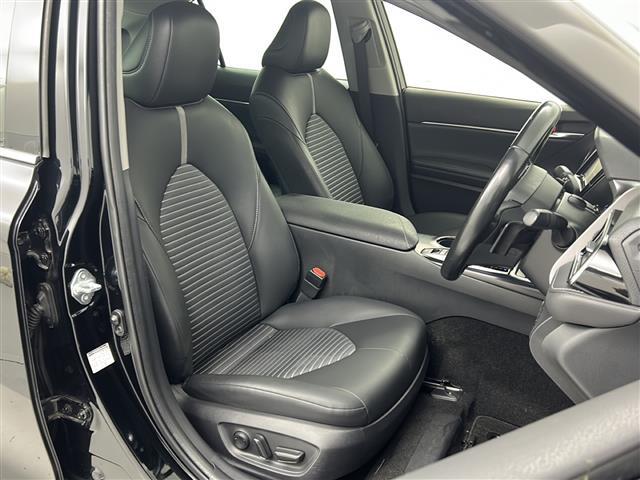 【運転席】座り心地が良いシートなので長時間の運転でも快適にお過ごしいただけます。新品のフロアマットのご注文も可能です。掲載箇所以外にご希望の写真がございましたらお気軽にお問い合わせ下さい。