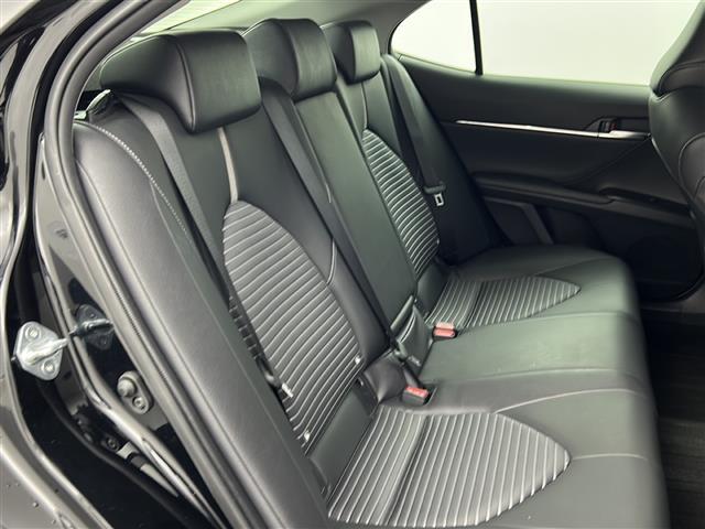 【後部座席】後席もゆったりドライブを楽しめます。ガリバーでご購入いただきましたら、内外装はプロこだわりのクリーニングで清潔なおクルマでご納車させていただきます！店舗での現車確認も承っています！