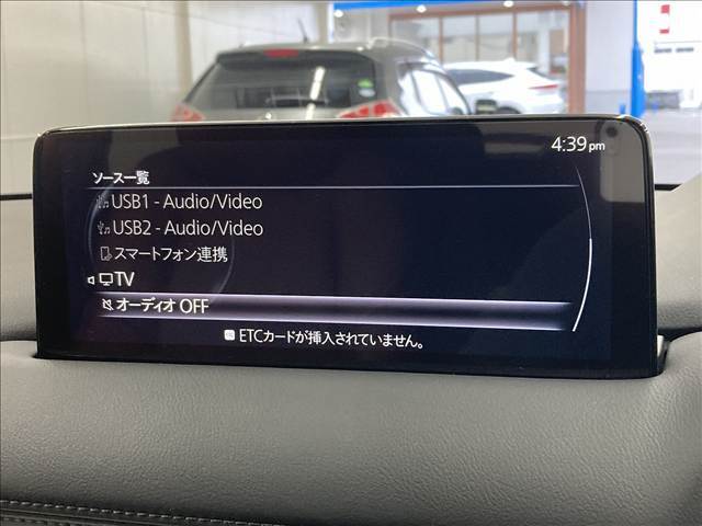 【純正ナビ】一体感のあるナビは、高級感ある車内を演出してくれます。Bluetooth再生などオーディオ機能も充実しておりますので、運転もより楽しめます♪