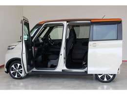 両側電動スライドドア