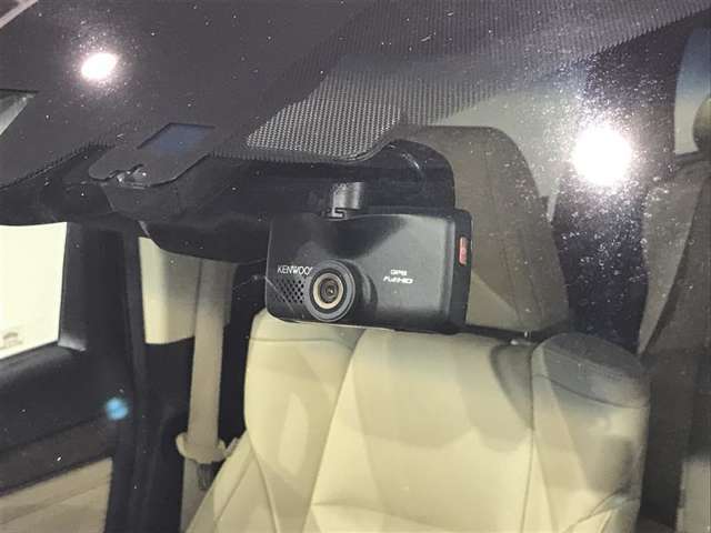 高品質トヨタ認定中古車！3つの安心を1台にセット！徹底した洗浄で清潔、車両検査証明書付きで納得、ロングラン保証付きで安心です！