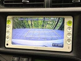【バックカメラ】駐車時に後方がリアルタイム映像で確認できます。大型商業施設や立体駐車場での駐車時や、夜間のバック時に大活躍！運転スキルに関わらず、今や必須となった装備のひとつです！