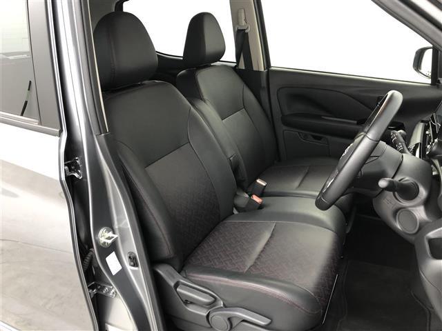【運転席】座り心地が良いシートなので長時間の運転でも快適にお過ごしいただけます。新品のフロアマットのご注文も可能です。掲載箇所以外にご希望の写真がございましたらお気軽にお問い合わせ下さい。
