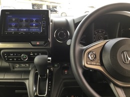 ドライブの必需品。見やすい・使いやすいHonda純正のメモリーナビを搭載。