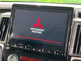 【大画面ナビ】人気の大型10インチナビを装備。存在感のある大画面はインパクト大！ナビ利用時のマップ表示は見やすく、テレビやDVDは臨場感がアップ！いつものドライブがグッと楽しくなります♪