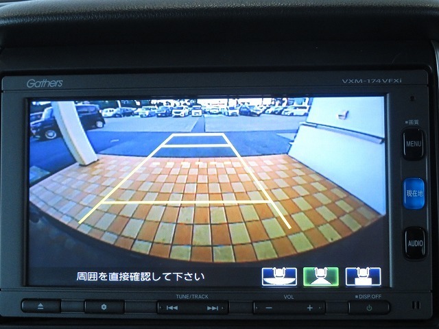 ギヤをRに入れるとナビの画面に後ろの映像が映るリヤカメラ付！後退時の安全確認やコンディションの悪い視界でもカラーバックモニターがドライバーをサポート☆☆☆