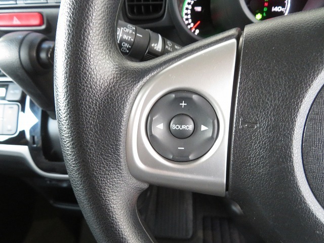 走行中、ハンドルから手を離さずオーディオモードの切り替え操作ができる、便利なステアリングオーディオリモートコントロールスイッチ☆