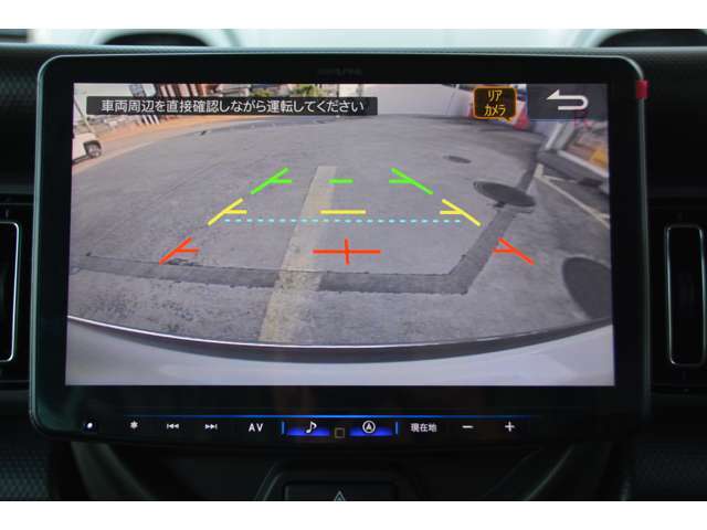 ナビ連動バックモニター付きです！ガイドラインも表示されますよ＾＾車庫入れ楽々です♪お問い合わせは079-280-1118、カーズカフェ　カーベル姫路東までお気軽にお電話ください＾＾