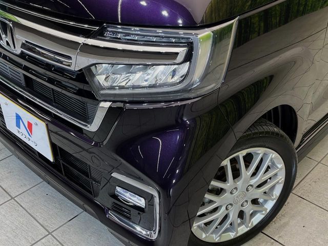 【LEDヘッドライト】悪天候や夜間走行時も良好な視界を確保し安心して運転できる高輝度LEDヘッドライトを装備！点灯速度が早く、消費電力も抑えられています。