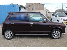 ☆男性も女性も様になるデザインです！一目見ただけで、この魅惑的なボディーが存在感を放っていることが分かって頂けると思います。