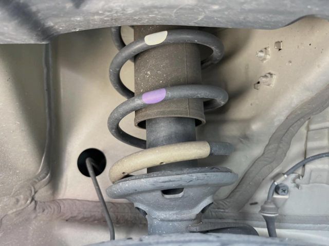 お車を安心してお乗りいただく為には、足回りの定期点検が欠かせません。サービスサポート（有償保証）では無料点検もご提供しており、安心のカーライフをお過ごしいただけるサポート体制が整っています。