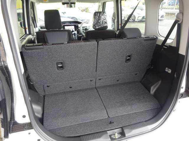 トランクルームもひろびろです。お出かけにも大活躍です！荷物も楽々積み込めます。