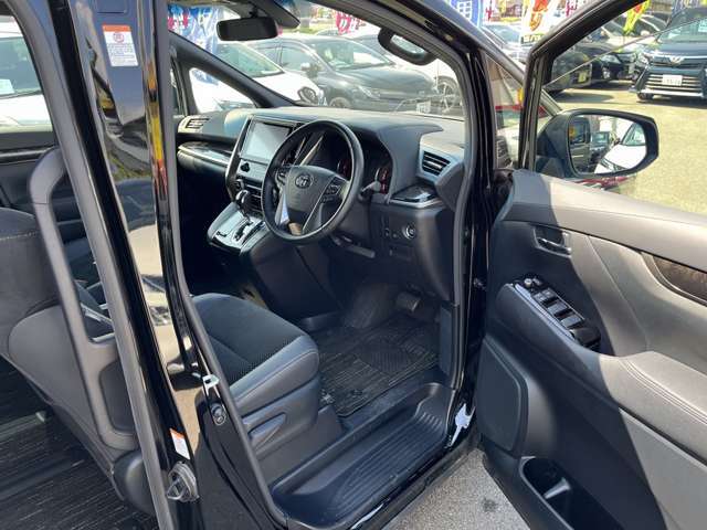 お見積りはもちろんお車の状態、装備、ご購入方法、追加で見たい写真などありましたら、お気軽に【在庫確認・見積依頼】ボタンや【0066-9711-554167】をご利用ください。どちらも無料♪♪