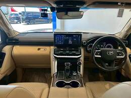 コックピット。車内もキレイで嫌な臭いもありません！ご納車後の臭いが付きにくくなる「空気触媒コーティング」もあります。
