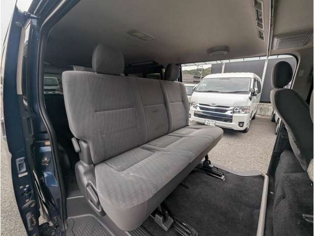 明るく落ち着きのある商談スペースで、ぜひ皆様のご要望をお聞かせください！