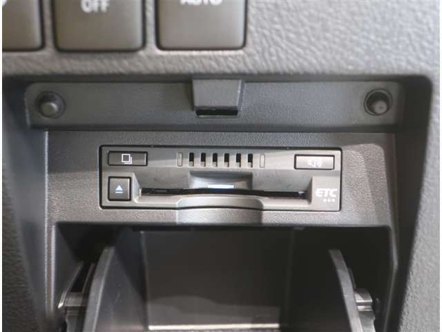 ETC車載器付きです。高速道路の料金所もスムーズに通過できます。