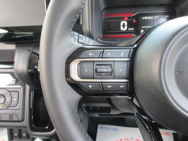 ステアリングには様々なスイッチが付いておりますので運転しながらの操作も楽ちんです♪
