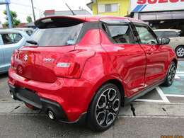 入庫後ボディ磨き、艶出し施工致しております。