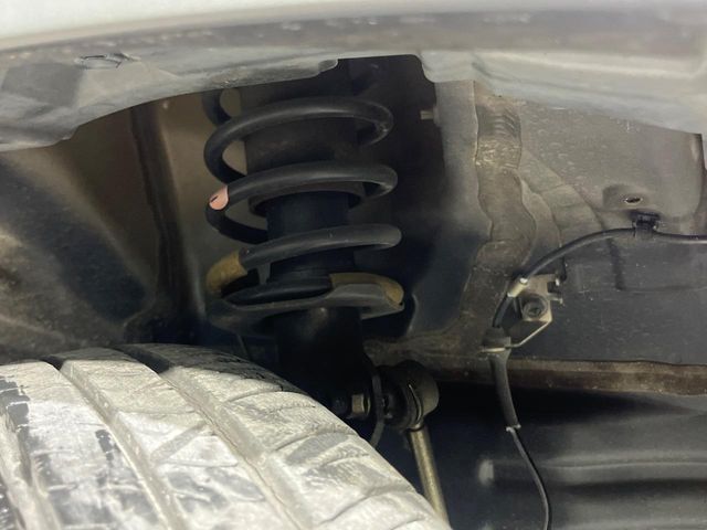 お車を安心してお乗りいただく為には、足回りの定期点検が欠かせません。サービスサポート（有償保証）では無料点検もご提供しており、安心のカーライフをお過ごしいただけるサポート体制が整っています。